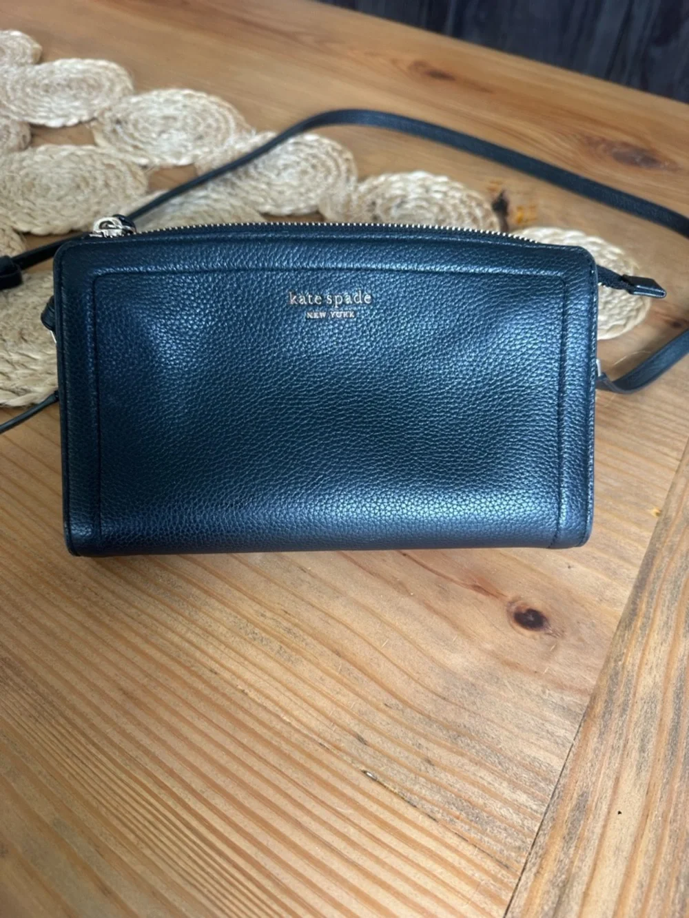 Kate Spade simple and classic black leather crossbody bag